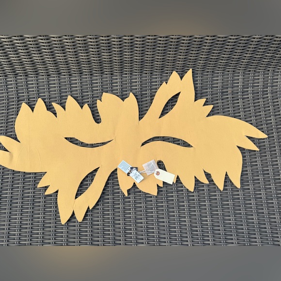 Kim Seybert Gold Leaf Swirl Table Runner - NWT - Picture 13 of 14